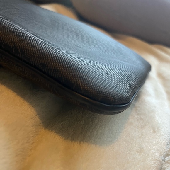 SAINT LAURENT
Monogram Canvas Flat Messenger Bag - Picture 8 of 13